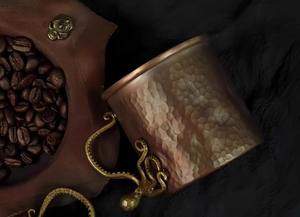 Mug en cuivre martelé style rustique avec poignée en forme de pieuvre, idéal pour le thé, le café, la bière et les cocktails, provenant d'Inde. - Product Image 2