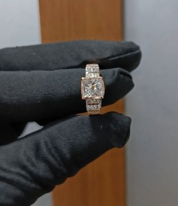 Anillo de compromiso de plata para mujer con diamante talla princesa, estilo hip hop, certificado IGI, regalo de mayo, engaste geométrico clásico de púas - Product Image 2