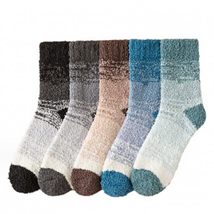 Juncap da uomo per studenti adulti di mezza lunghezza calzini comodi in pelliccia di pile spessa Color pastello - Product Image 1