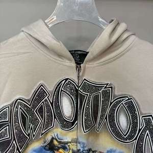 เสื้อฮู้ดดี้ผู้ชายคุณภาพสูง ผ้าฝ้าย 100% แบบสวมหัว มีซิป กระเป๋าปักลาย ประดับคริสตัล เหมาะสำหรับฤดูหนาว เป็นมิตรต่อสิ่งแวดล้อม - Product Image 4