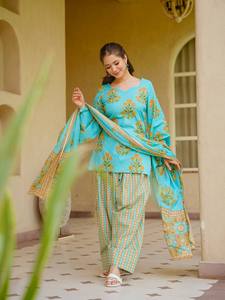 Ensemble de kurta décontracté pour femmes en tissu bleu à imprimé floral avec pantalon palazzo et écharpe pour les occasions de fête - Product Image 3
