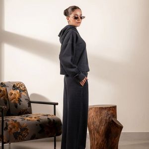 Ensemble de détente deux pièces bleu marine pour femme, sweat-shirt à manches longues et pantalon large assorti, coupe décontractée, vêtements d'intérieur décontractés, personnalisable OEM - Product Image 2