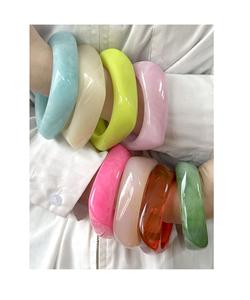 Magnifiques bracelets en résine époxy colorée pour femmes, pour fêtes et mariages, qualité antique, couleur personnalisée, faits à la main, style haut de gamme - Product Image 1