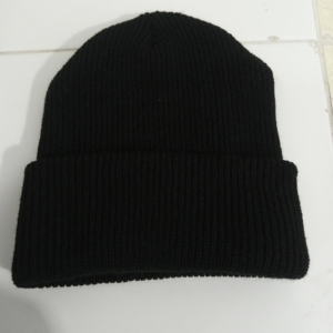Gorro de Punto Acrílico Vintage Unisex con Logotipo Bordado Personalizado, Gorro de Invierno Cálido con Borde Reforzado, Ideal para Viajes y Playa - Product Image 1