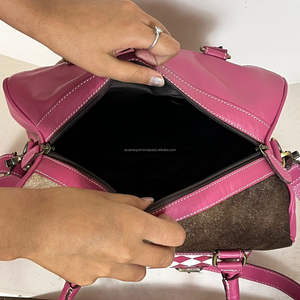 Bolso de Hombro Cruzado de Cuero Genuino con Diseño a Cuadros y Pelo, Fabricado Profesionalmente para Mujer - Product Image 6