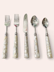 Ensemble de couverts minimalistes de style glamour en or avec poignées en résine texturée noire, couverts de mariage, ensemble de 5 pièces, vaisselle, ensemble de couverts de table - Product Image 3