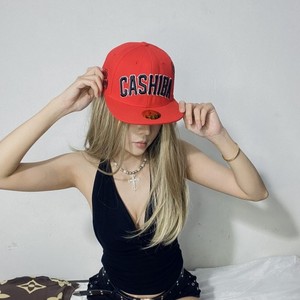 Casquette snapback de qualité supérieure, fabriquée avec des matériaux de haute qualité et un ajustement réglable pour un confort quotidien. - Product Image 1