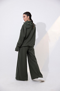 Ensemble survêtement molletonné deux pièces pour femme avec logo personnalisé : sweat à capuche oversize et pantalon de survêtement large, coupe décontractée, vêtements de détente, vente en gros - Product Image 4