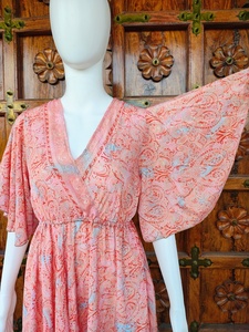 เดรสยาวผู้หญิงสไตล์วินเทจเรียบง่ายเป็นมิตรกับสิ่งแวดล้อมระบายอากาศได้ดีกันยับทรงหลวมแต่งระบาย คอวี แขนระบายผ้าไหม ใส่สบายๆในฤดูร้อน - Product Image 2