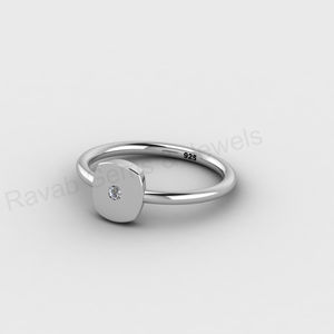 Magnifique Bague Empilable en Argent 925 avec Diamant CZ Coussin de 8 mm et Plaqué Or 18 carats, Bijou Chrétien Minimaliste, Cadeau de Fête pour Femme - Product Image 5