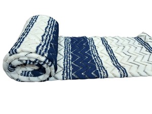Tissu en nylon respirant imprimé bleu marine et blanc à rayures chevron/zigzag de qualité supérieure pour robes et hauts de filles, disponible - Product Image 3