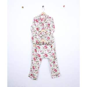Elegante Conjunto de Pijama de Algodón con Estampado Floral para Mujer, Ropa de Dormir India Suave y Cómoda, Perfecta para Noches de Relajación y Sueño Reparador - Product Image 5