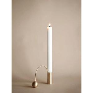 Porte-bougie décoratif en métal avec finition dorée polie, produit décoratif élégant pour les intérieurs de maisons et d'hôtels de luxe - Product Image 1