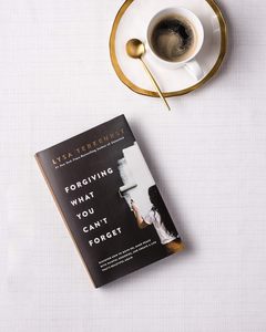 Perdónando lo que no se puede olvidar de Lysa TerKeurst, libro en tapa blanda, éxito de ventas para adultos - Product Image 1