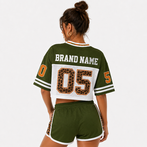 เสื้อเจอร์ซีย์อเมริกันฟุตบอลสีเขียวมะกอกทรงครอปทันสมัย ลายเสือชีตาห์แบบกำหนดเอง ตัดสีสไตล์บล็อกสี ทรงบ็อกซี่สำหรับผู้หญิง เสื้อสปอร์ตแนวสตรีท - Product Image 3