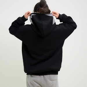 เสื้อฮู้ดดี้ผู้ชายแบบซิป ผ้าหนา 500gsm ลายพิมพ์แมงมุมฟอกสี  ตกแต่งโลโก้และคริสตัล  ขนาดโอเวอร์ไซส์ สีดำ ผลิตตามสั่ง - Product Image 2