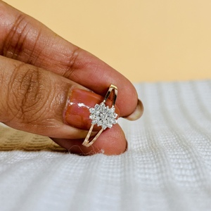 แหวนเพชรแท้ทรงกลมเจียระไนแบบบริลเลียนท์ ดีไซน์ดอกไม้ทองคำโรส 14k สำหรับผู้หญิง สไตล์หรูหรา เหมาะสำหรับเป็นของขวัญหมั้นและวันครบรอบสำหรับเธอ - Product Image 5