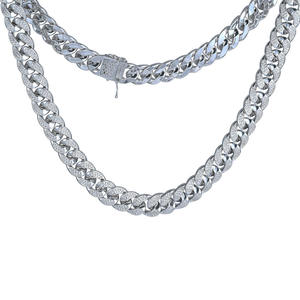 Cadena de Eslabones Cubanos con Diamantes Moissanite VVS de Calidad Premium, Chapada en Oro Blanco, Disponible para Exportación - Product Image 1