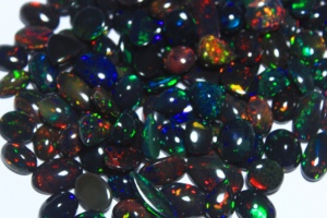 Opale noire éthiopienne naturelle ovale 8*6mm, cabochon de qualité supérieure, calibrée, couleur fumée, effet de jeu de couleurs, pour la fabrication de bijoux - Product Image 5