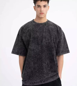 เสื้อยืดแขนสั้นผู้ชายพรีเมียมผ้าสแปนเด็กซ์/โพลีเอสเตอร์แบบสโตนวอช  ลายนูนด้านหน้า เนื้อผ้านุ่มระบายอากาศได้ดี ทรงโอเวอร์ไซส์ สไตล์ไฮสตรีท - Product Image 1