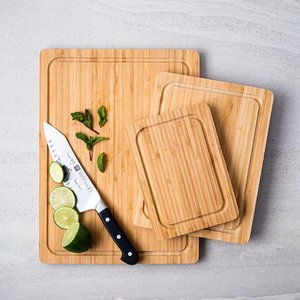 Ensemble de 3 planches à découper en bambou naturel, avec rainures pour les jus, en provenance du Vietnam. - Product Image 2