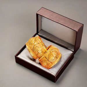 Bracelets Kada larges pour femmes MOLL JEWELLERS, plaqués or 24 carats, en alliage et zircon, motif floral tendance, design filigrané complexe - Product Image 1