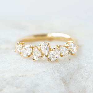แหวนทองคำเหลืองประดับเพชรทรงลูกแพร์เจ็ดเม็ด - Product Image 1