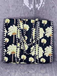 Bolso de mano hecho a mano con diseño de palmera |   Bolso de Hombro Acolchado de Algodón |   Bolsa de Compras con Estampado Tropical |   Bolsa de compras para mujer - Product Image 3