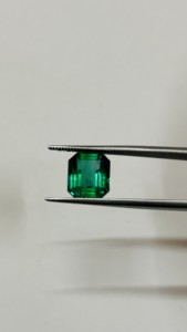 มรกตธรรมชาติ 3.96 กะรัต ทรงเหลี่ยม ตัดแบบ Emerald Cut ต้นกำเนิดจากแซมเบีย คุณภาพเกรด AAA+ รับรองโดย IGI พลอยสีเขียว โดย Sadiya International - Product Image 6