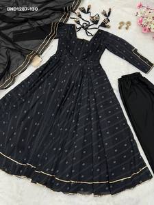 Conjunto de Anarkali con Base de Seda y Diseño de Rayas Estampadas, Manga Larga y Acolchado, Pantalón Plazzo y Dupatta, Exportador Indio - Product Image 2