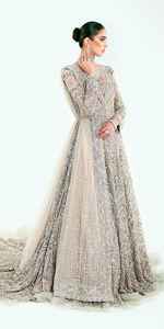 Tenue de mariée moderne et glamour avec corsage orné de cristaux, jupe en dentelle et satin, look de luxe pour le jour du mariage - Product Image 5