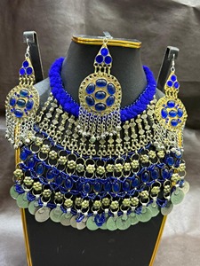 Exquisito conjunto de gargantilla y aretes afeganes Kuchi con incrustaciones de turquesa y cadenas de monedas de varias capas. - Product Image 3