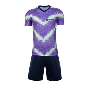 Uniforme de Fútbol al Por Mayor a Precio Económico, Nuevo Diseño, Color Personalizado, Hecho en Pakistán - Product Image 1