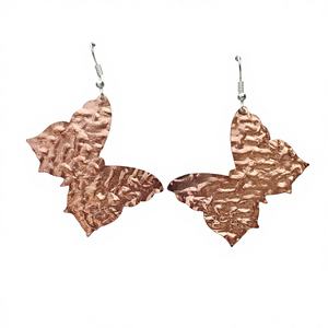 ต่างหูโลหะทองแดงแท้รูปผีเสื้อ น้ำหนักเบา สำหรับเธอ งานฝีมือทำมือ ต่างหูห่วงโลหะ งานฝีมือประดับตกแต่ง - Product Image 1