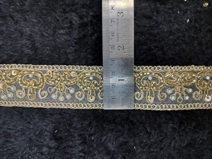 Bordure de dentelle brodée Zari métallique haute densité, motif baroque, avec perles et sequins, en ruban d'organza pour robes kaftan et saris - Product Image 2
