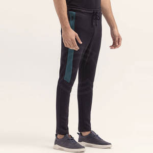 Pantalons confortables pour hommes, au look épuré, en tissu durable, conçus pour les tenues de tous les jours et les aventures en plein air - Product Image 4