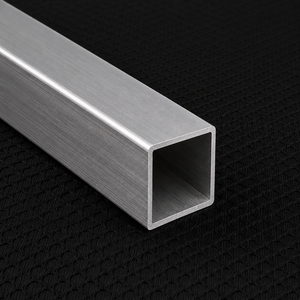 Perfil de Extrusión de Tubo Cuadrado de Aluminio en Oferta para Estructuras, Construcción, Muebles y Aplicaciones Industriales - Product Image 1