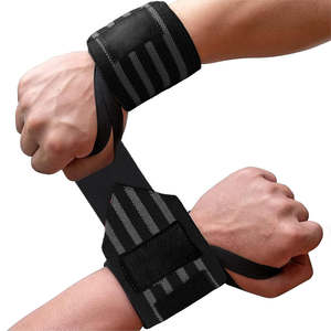 Los protectores de muñeca para levantamiento de pesas de Dependable Gym Gear brindan una posicionamiento firme de la muñeca para las sesiones de levantamiento. - Product Image 2