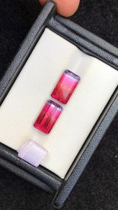 Par de piedras sueltas facetadas de turmalina multicolor natural, corte esmeralda, para la elaboración de joyas. - Product Image 3