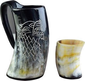 Taza Artesanal de Cuerno de Búfalo Natural con Diseño de Lobo Tallado, Coleccionable, Estilo Vikingo, Duradera, en Cuerno Blanco y Negro - Product Image 3