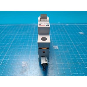 Disjoncteur miniature CUTLER-HAMMER C6 WMS1C06 d'occasion – Pièces d'équipement semi-conducteur d'époque - Product Image 5