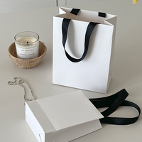 LOGO personnalisé Nouveau sac en papier tendance simple, Sac à main d'emballage de vêtements élégant de luxe de haute qualité, Sac de transport pour le shopping