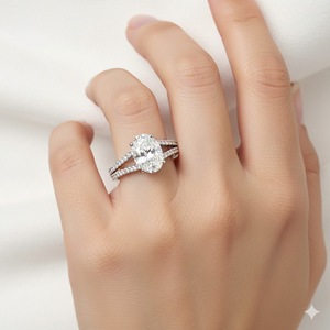 Anillo de Compromiso y Boda de Plata de Ley 925 con Diamante Cultivado en Laboratorio de Corte Ovalado de 2 Quilates y Oro Sólido de 14K con Vástago Dividido - Product Image 5