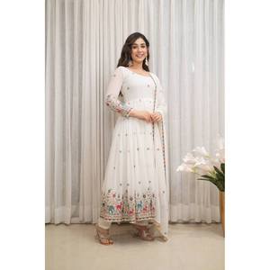 Vestido de Diseñador Hecho a Mano con Estampado Floral, Silueta en A y Cintura Imperio, Pantalón y Dupatta Elegantes para Fiestas - Product Image 5