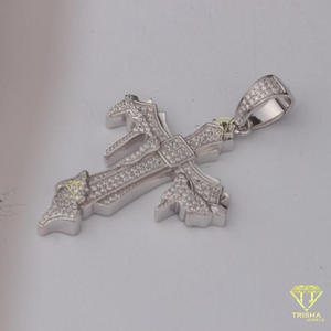 จี้ไม้กางเขนแบบหยดน้ำเงินสเตอริ้พร้อมด้วยเพชรโมอิสเจิดจ้า - Product Image 4