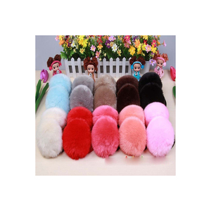 Orejeras Rosas y Esponjosas con Diseño de Piel Sintética Suave para el Calor del Invierno - Product Image 4