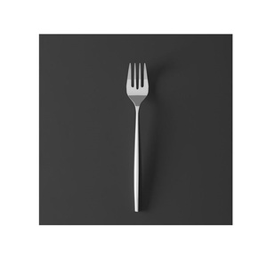 Couverts en acier inoxydable Heritage fiables, conçus pour accompagner les repas en famille grâce à leur robustesse et à leur fonctionnalité pratique. - Product Image 3