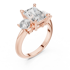 Anillo de Compromiso con Diamante Moissanite de Corte Radiante y Piedras Laterales Redondas - Anillo de Tres Piedras Chapado en Oro Rosa de 14K sobre Plata - Product Image 3