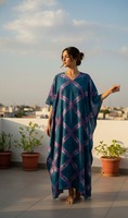 Robe Kaftan Maxi Bohème en Coton Tie-Dye Lavable et Respirante, Faite sur Mesure, Écologique, Col en V, Cordon de Serrage Contrastant pour Boutique