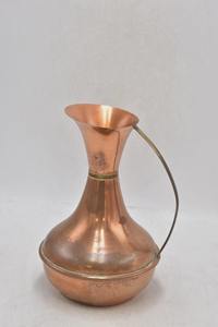 Jarra decorativa simple de cobre con cuello estrecho y base ancha para el almacenamiento y servicio de agua saludable, venta al por mayor desde India. - Product Image 2